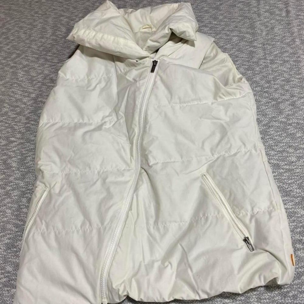 Lucy white puffer vest Size women Small. SKU774#puffer